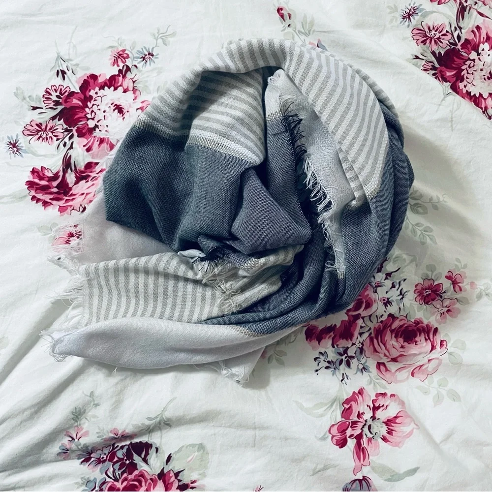 ▪️6/$25▪️ BCBGeneration Scarf/Wrap